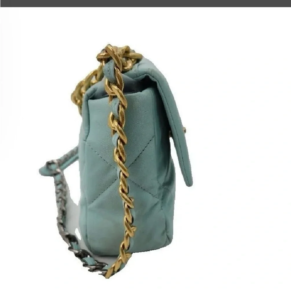 Chanel Sky Blue Quilted Shoulder Bag - Picture 4 of 13